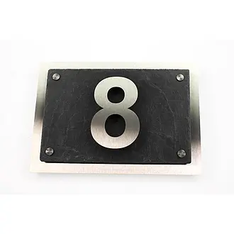 Hausnummer auf Schiefer und Edelstahl 34 x 24 cm - ein- oder zweistellig
