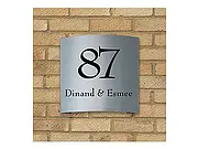 Gebogene Edelstahlhausnummer